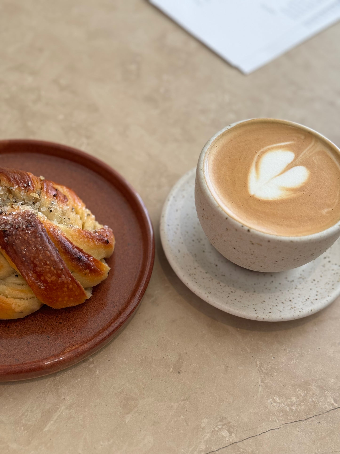 Oda Tallerken Lille, “BIRK Kaffe” - Julie Damhus