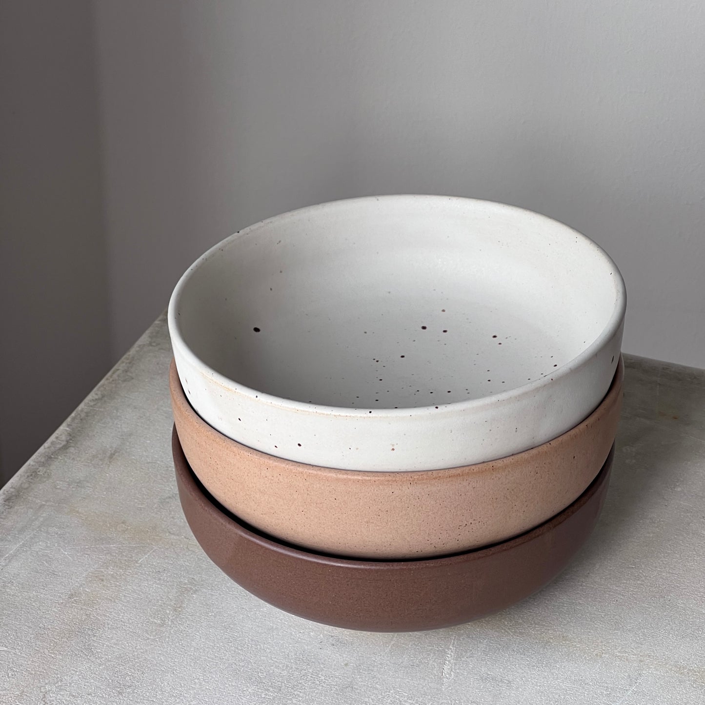 Oktober Skål Stor, Latte - Julie Damhus Studio