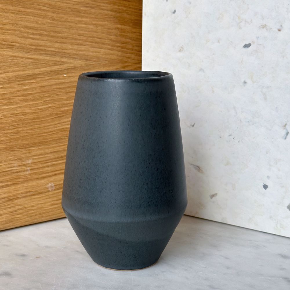 Oda Garten Vase, Medium, Blå - Julie Damhus