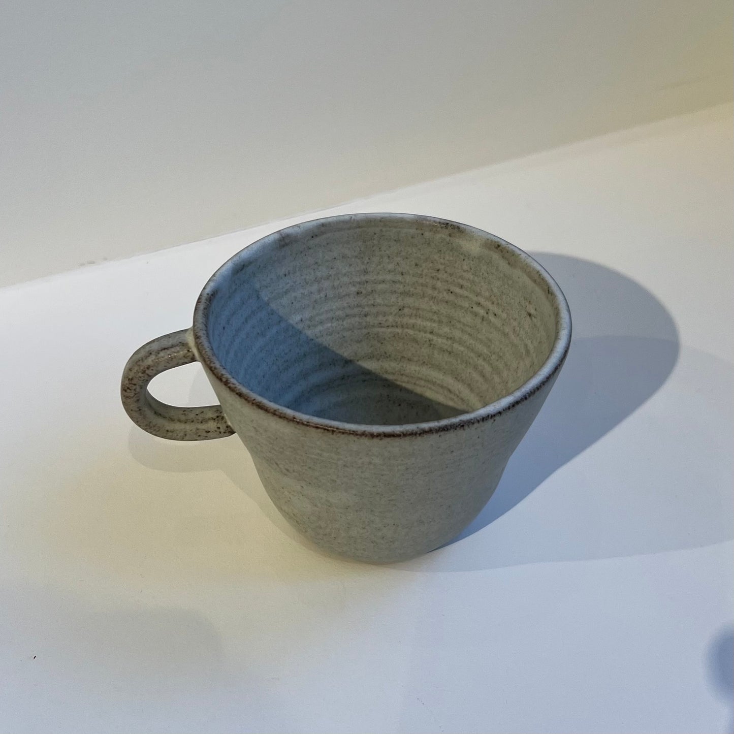 Wavy cup w/ Handle, Grey - Viki Weiland