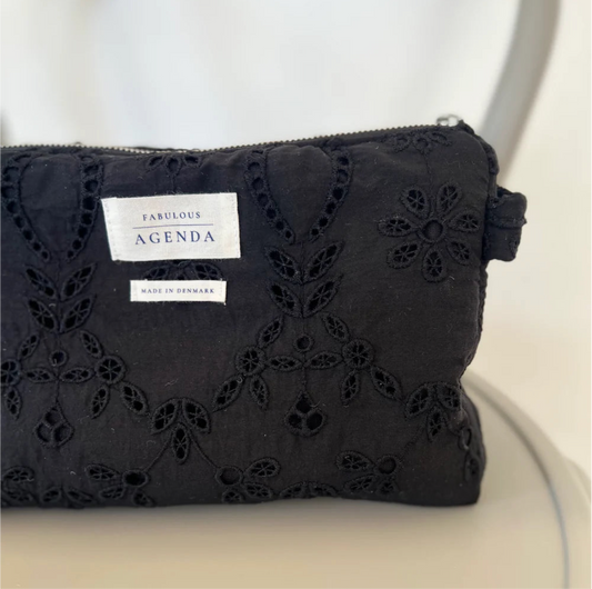 Pouch, sort, broderet - Fabulous Agenda