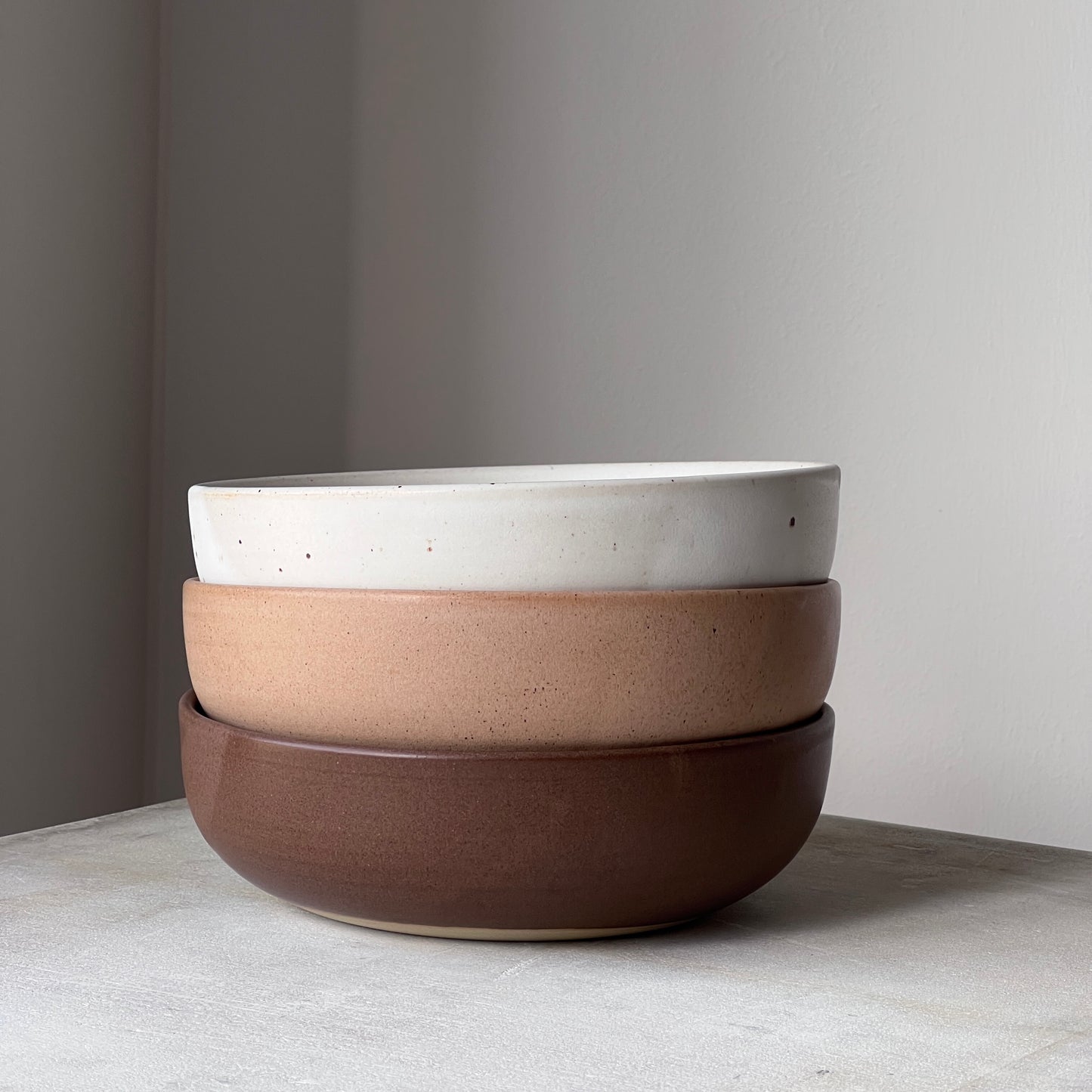 Oktober Skål Stor, Latte - Julie Damhus Studio