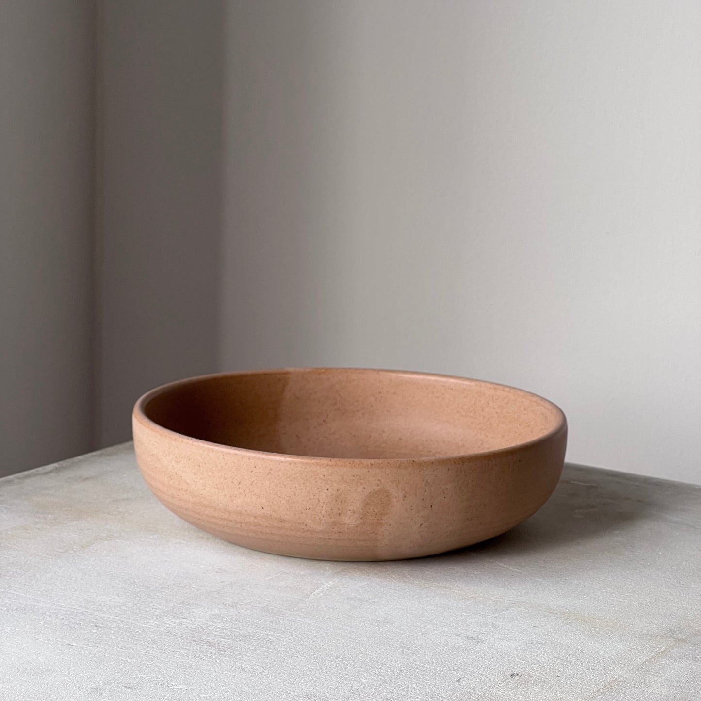 Oktober Skål Stor, Latte - Julie Damhus Studio