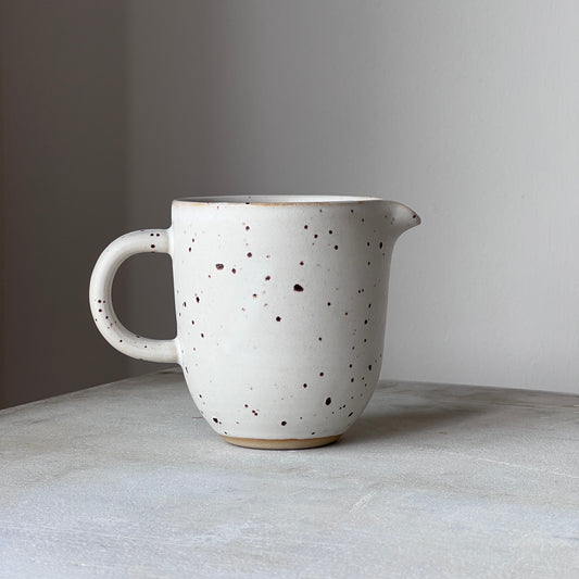 Oktober Mælkekande, flat white - Julie Damhus Studio