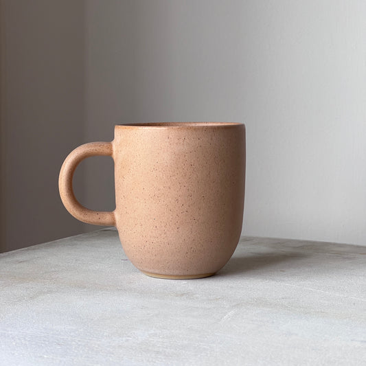 Oktober Høj kop, Latte - Julie Damhus Studio