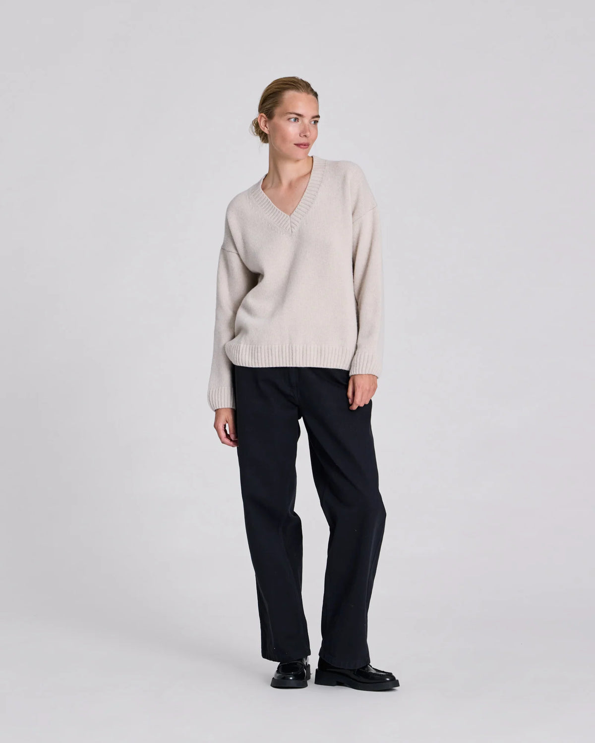 Elvira Lambswool V-neck Knit