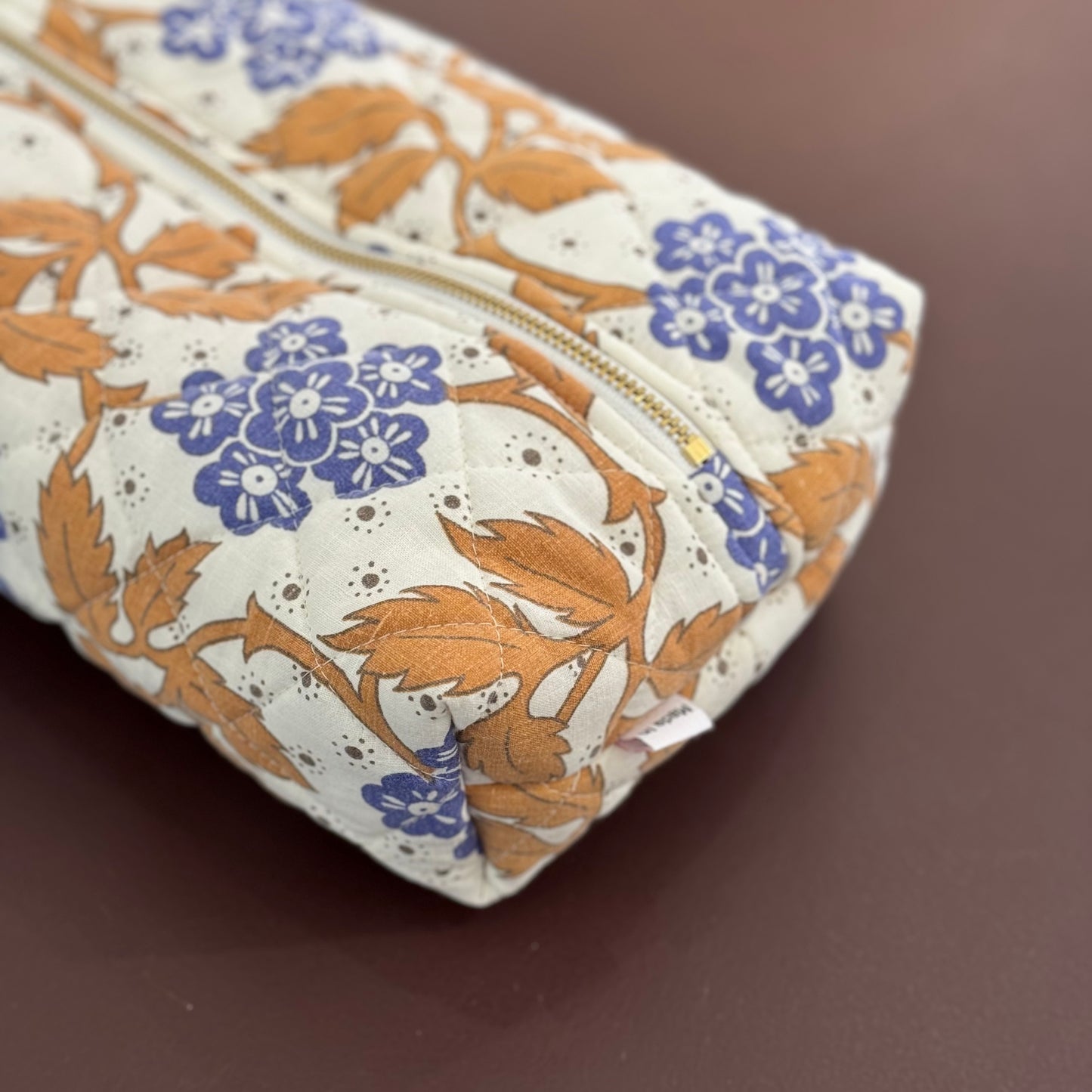 Toilettaske/makeuppung/penalhus, orange/blå blomst- Vita Vass