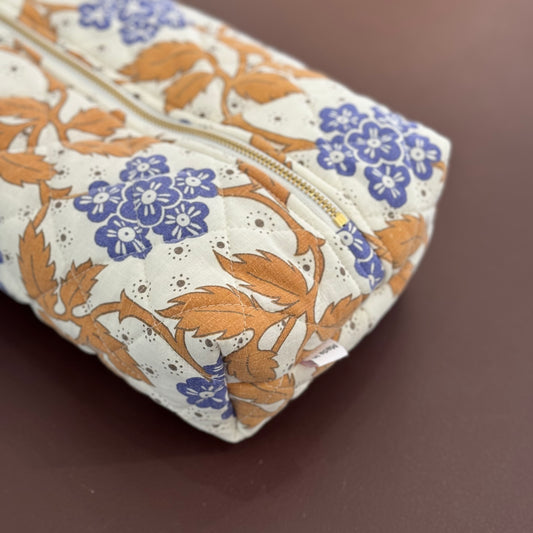 Toilettaske/makeuppung/penalhus, orange/blå blomst- Vita Vass