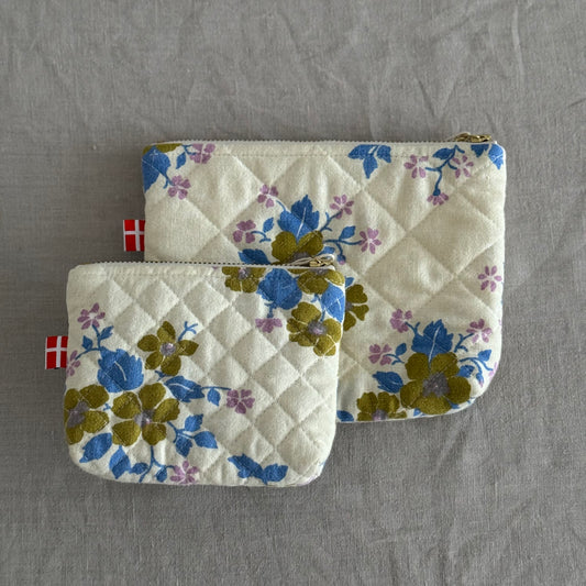 Håndsyet Makeuppung/Pung i upcyklet stof - Vita Vass