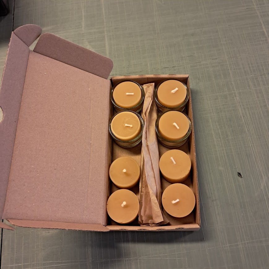 Fyrfadslys af bivoks MIX, 4 styk i glas og 4 refill - Bistad Aarhus