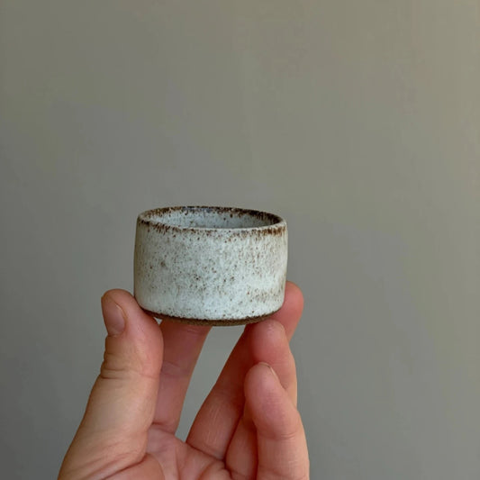 “Grey moon” æggebæger - Handmade by Marle