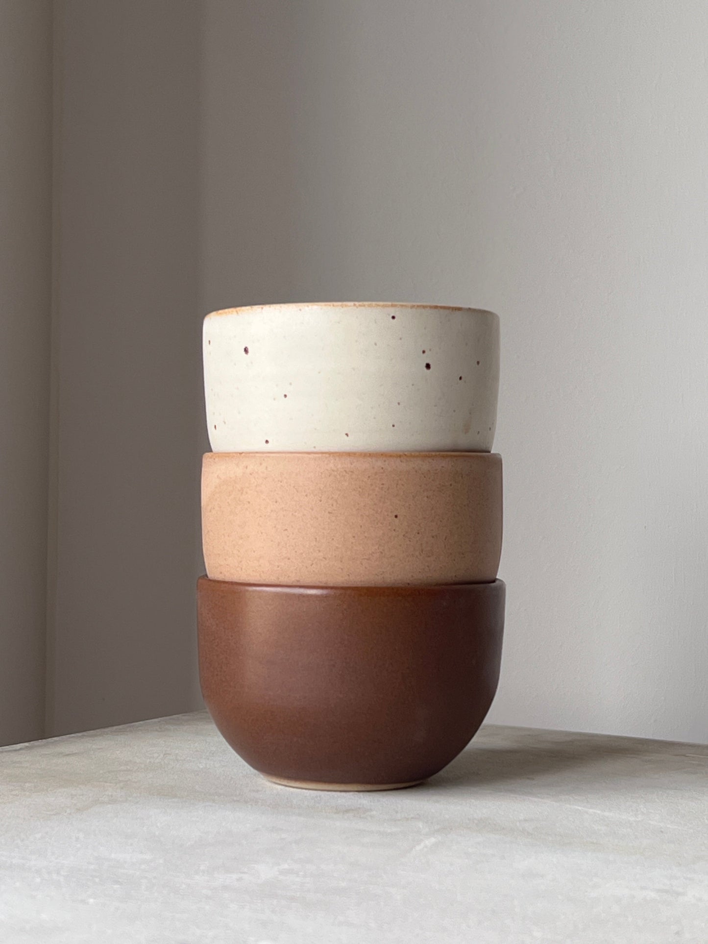 Oktober Skål Rund, Flat White - Julie Damhus Studio