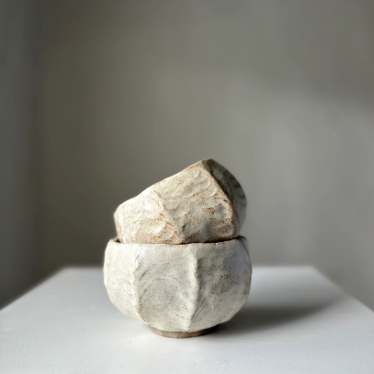BOBLE KOP GRÅ BEIGE - LEELA METTE