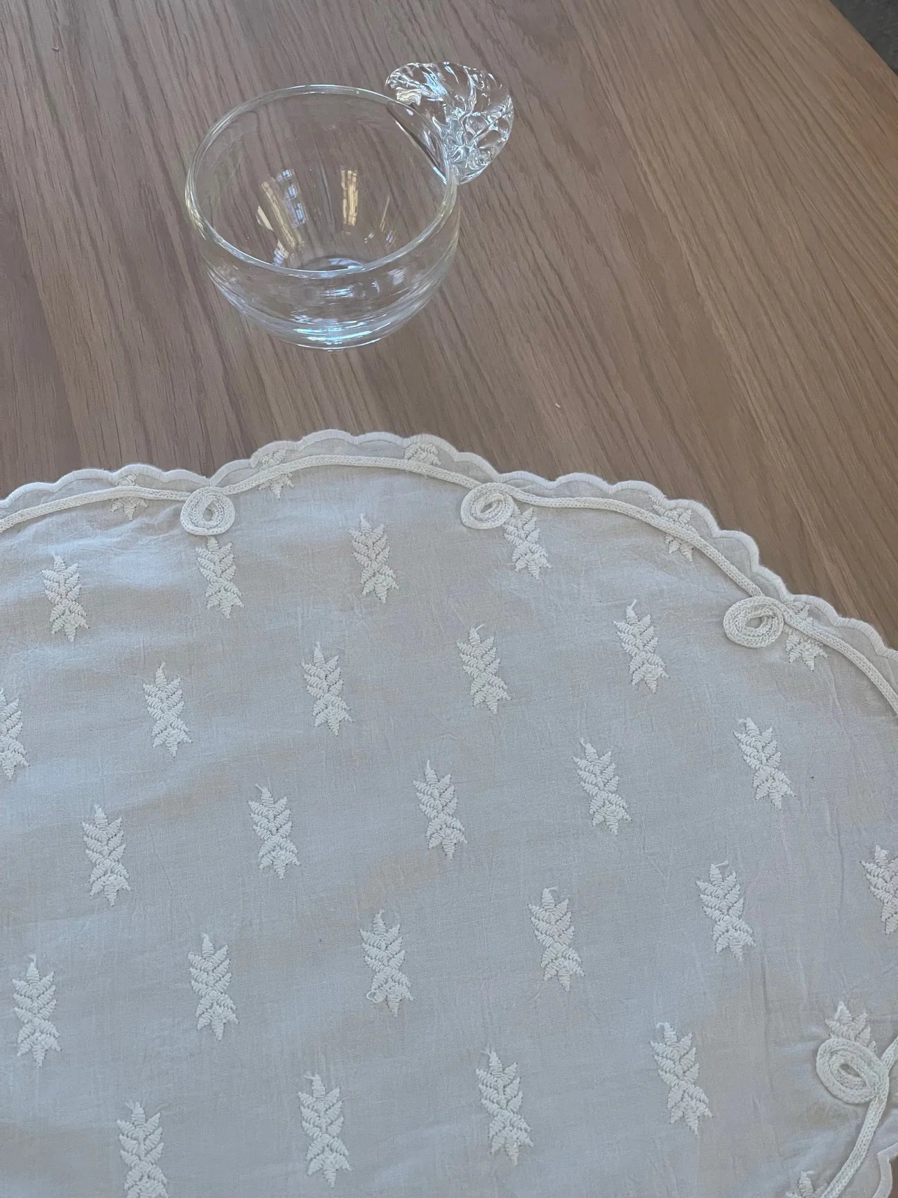 JOU oval embroidery placemat (35x45 cm)