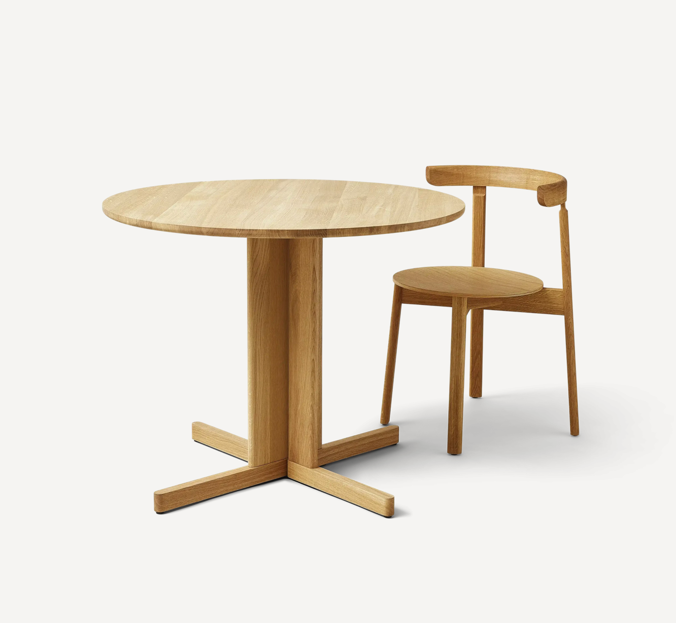 Trefoil Round Table Ø90, Oak