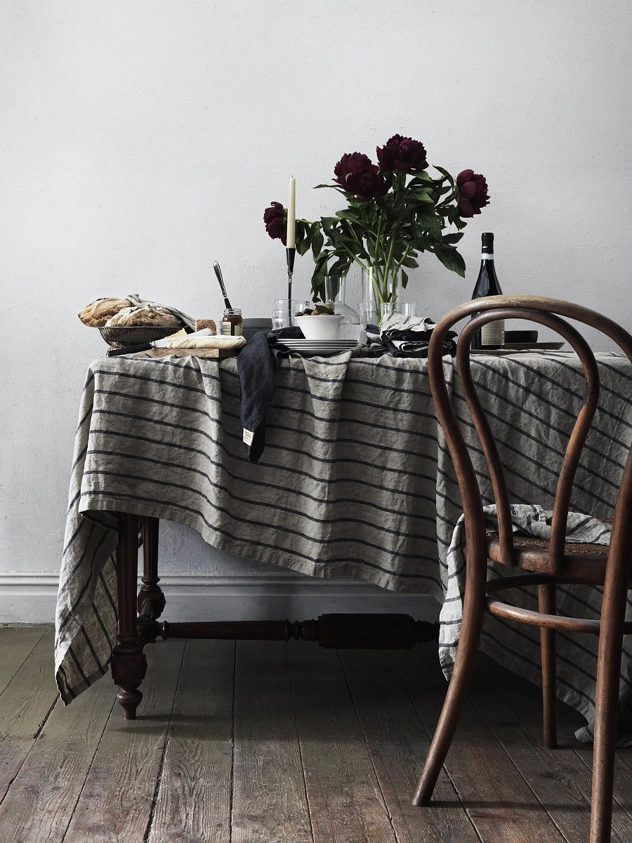 Dug i vasket hør, Stribe Black, 145x250 - Lovely Linen