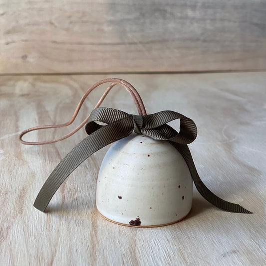 Juleklokke I Keramik, Flat White - Julie Damhus