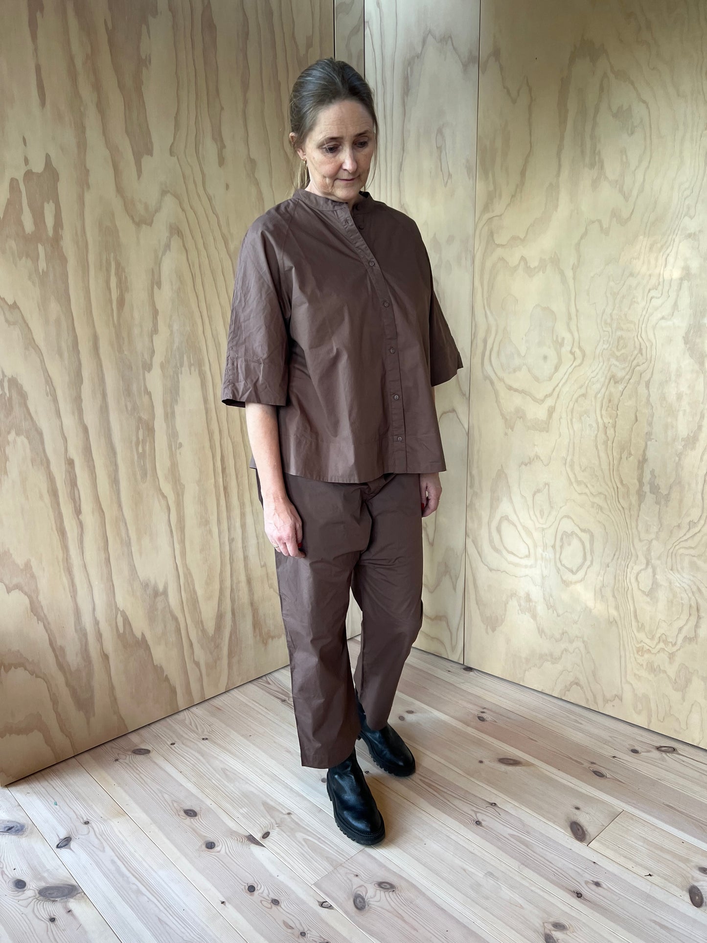 Abu Dhabi, Brown - Frau