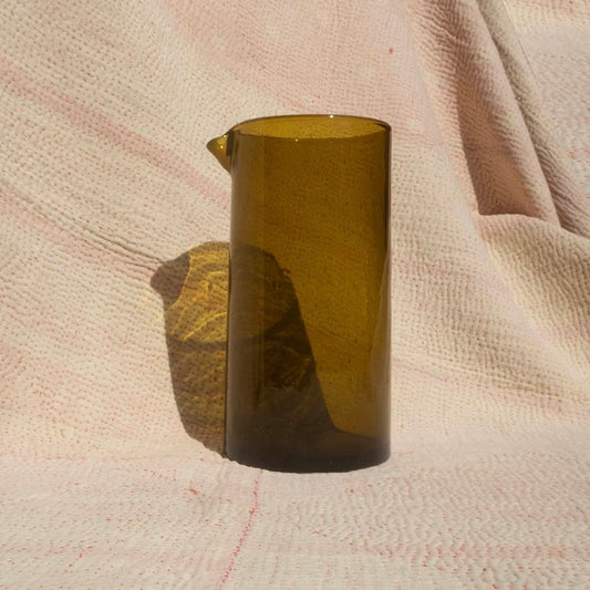 Mundblæst kande lavet af genbrugsglas, Amber  - Craft Sisters