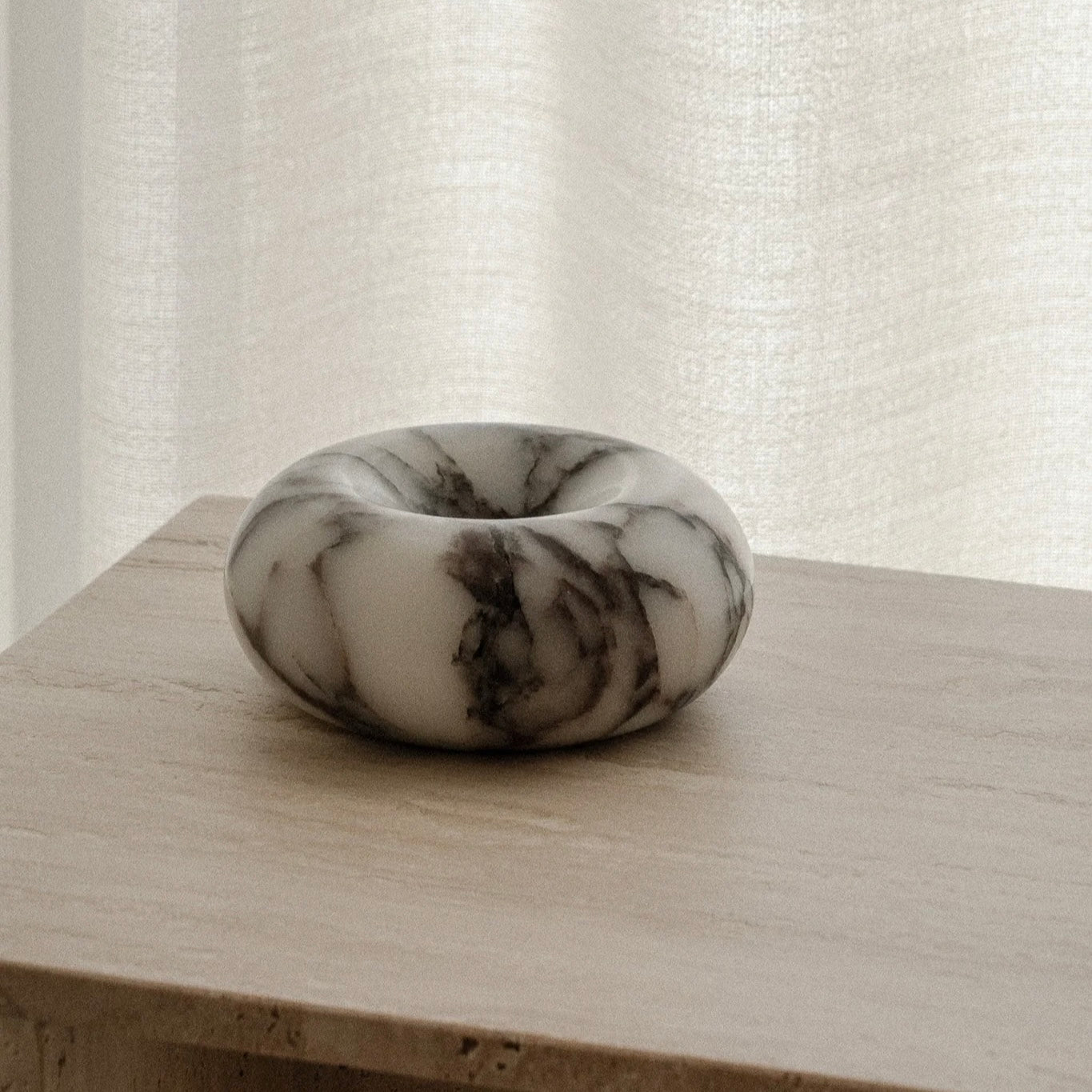 Cosmos | Calacatta Violetta | Small | Objekt