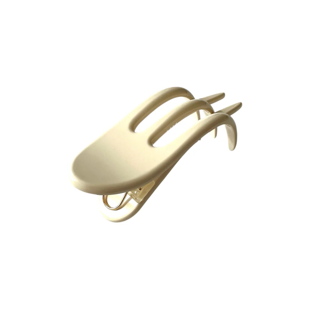 Julie Flat Claw, Nata