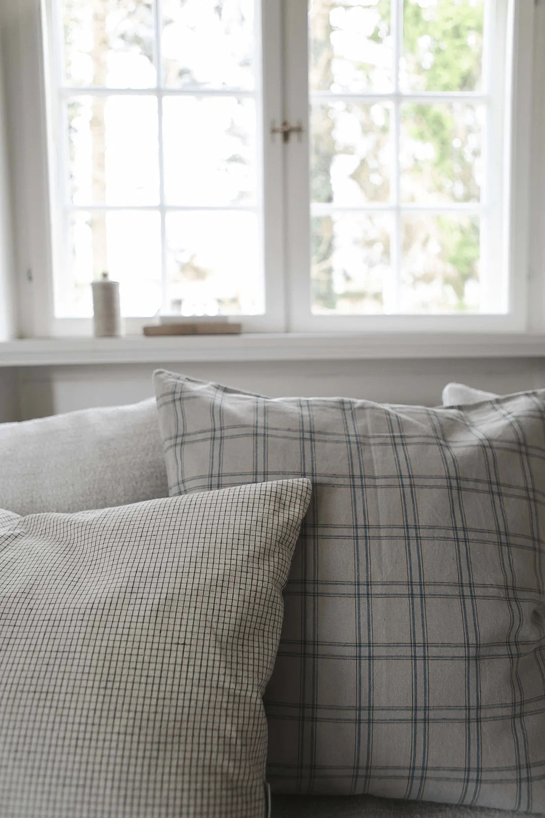MADDIE PUDE - CREME BLACK PLAID
