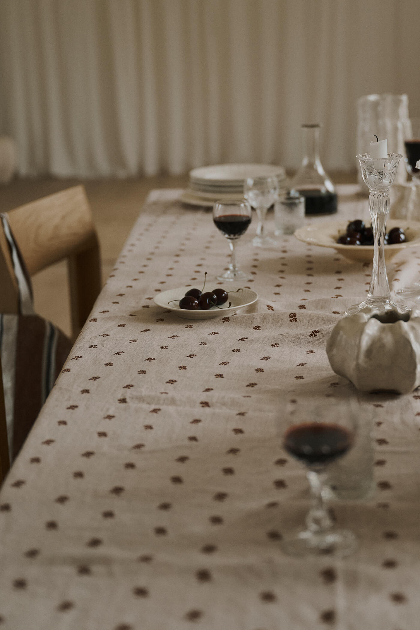 Savage Table Cloth, 140x140 - Anne Mi