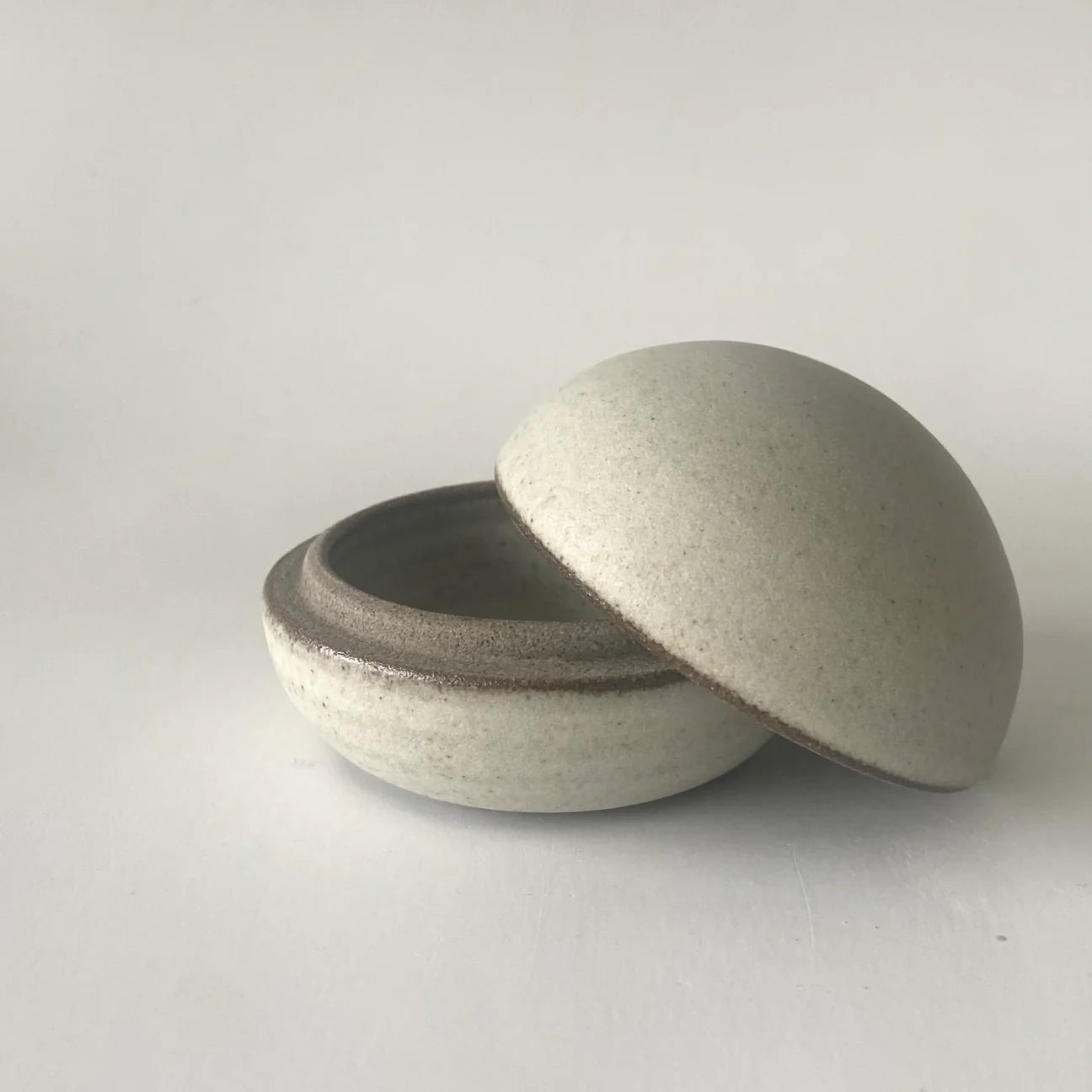 Lidded Jar (Grey) - Viki Weiland