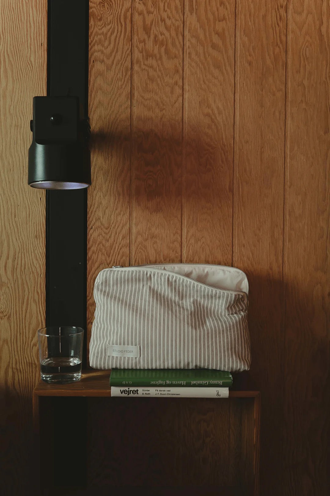 CELIA TOILETTASKE - BROWN BEACH STRIPE - STUDIO FEDER