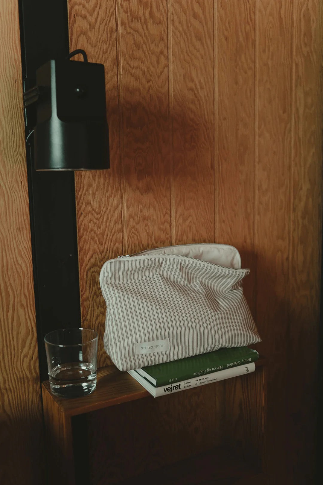 CELIA TOILETTASKE - BROWN BEACH STRIPE - STUDIO FEDER