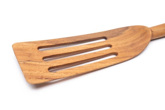 Spatel med huller, smal, teak L 31 cm - Kampmann