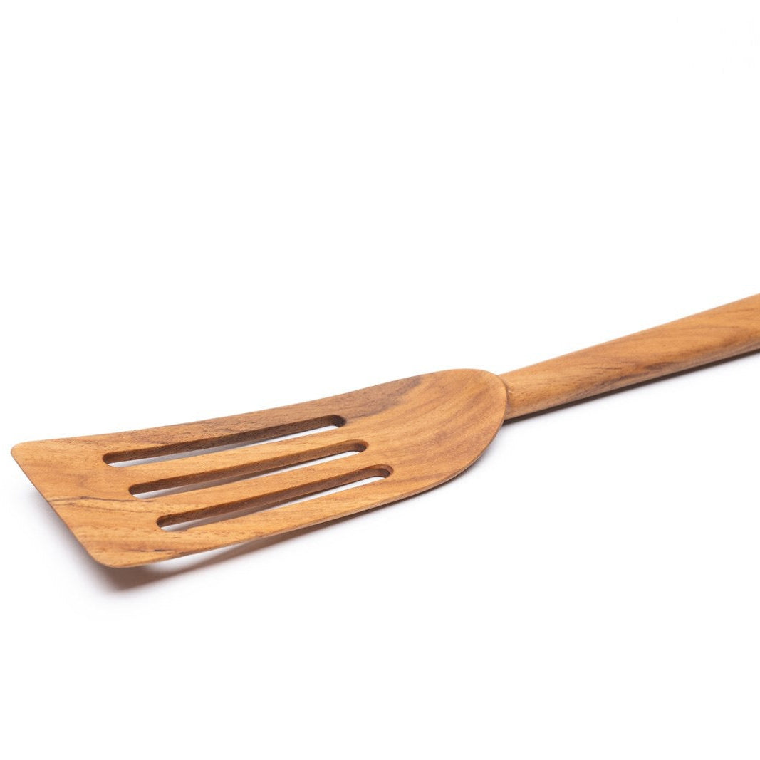 Spatel med huller, smal, teak L 31 cm - Kampmann