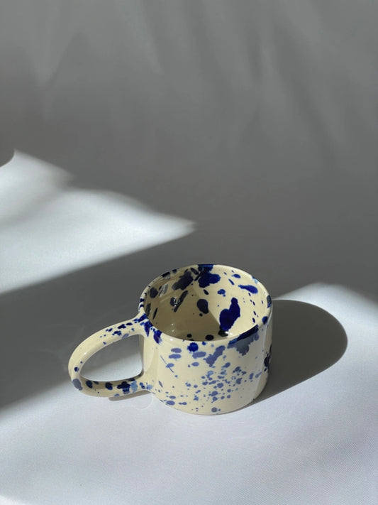"Blue ink" Kop med hank - Handmade by Merle