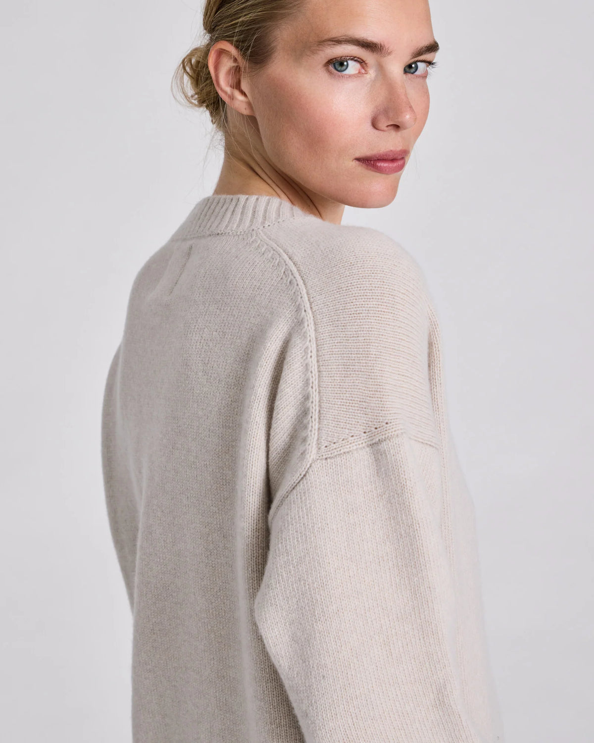 Elvira Lambswool V-neck Knit