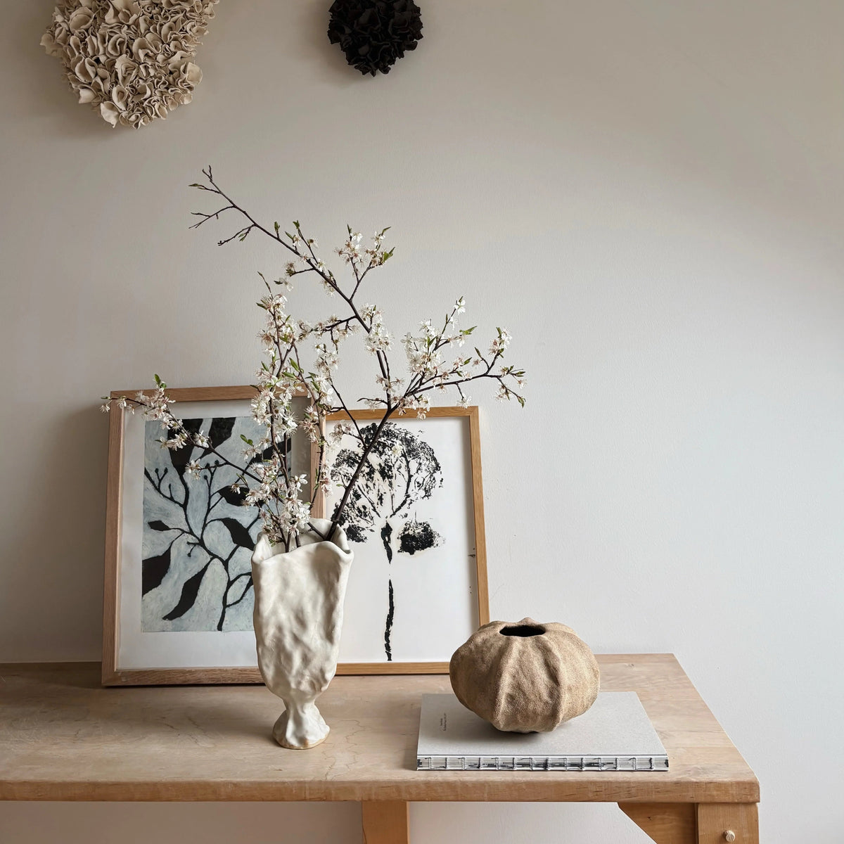 BLOMST BEIGE LILLE - LEELA METTE