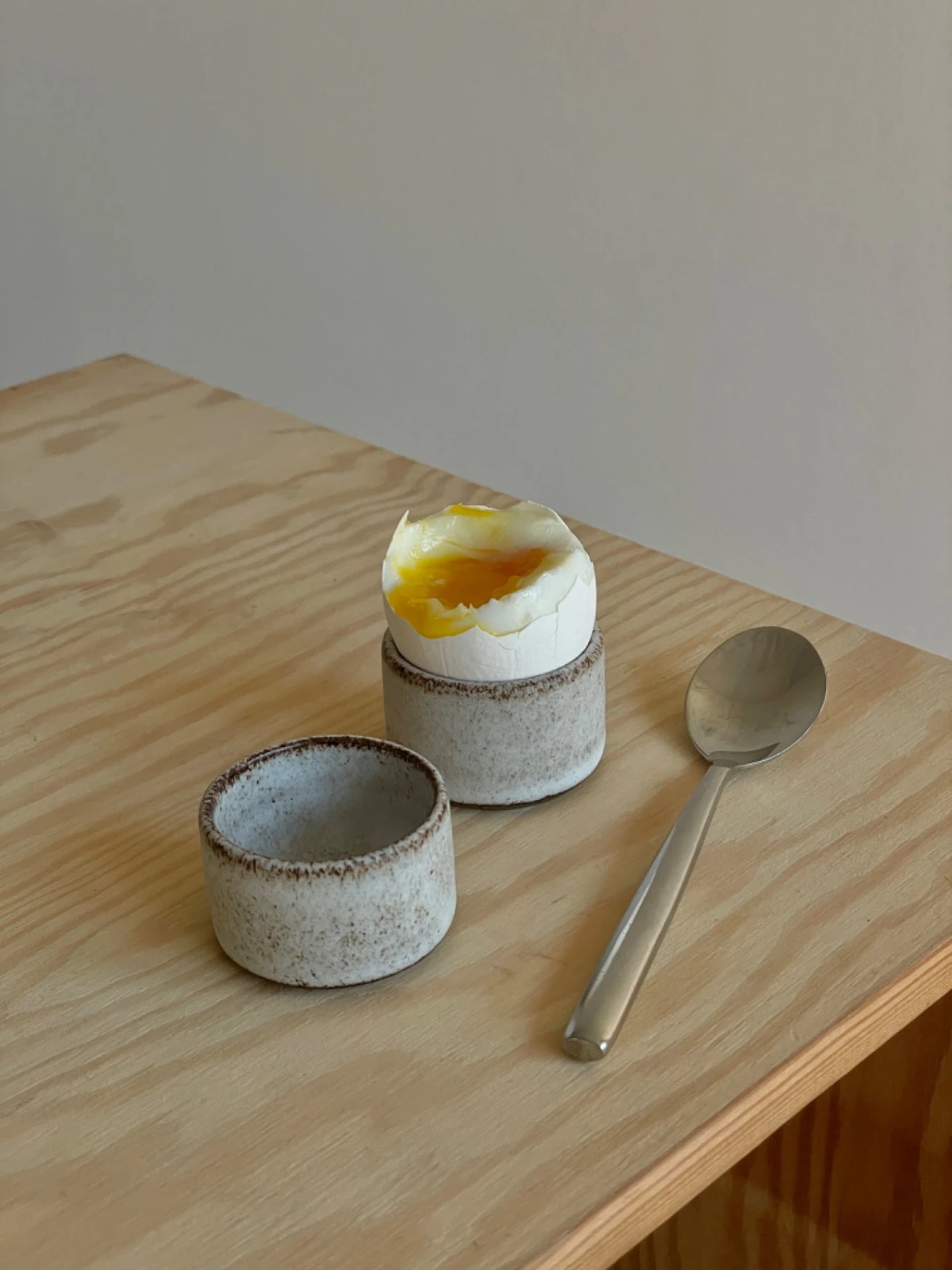 “Grey moon” æggebæger - handmade by Marle