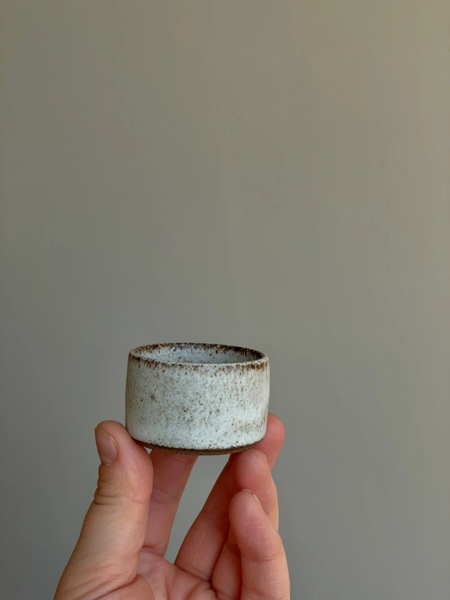 “Grey moon” æggebæger - handmade by Marle