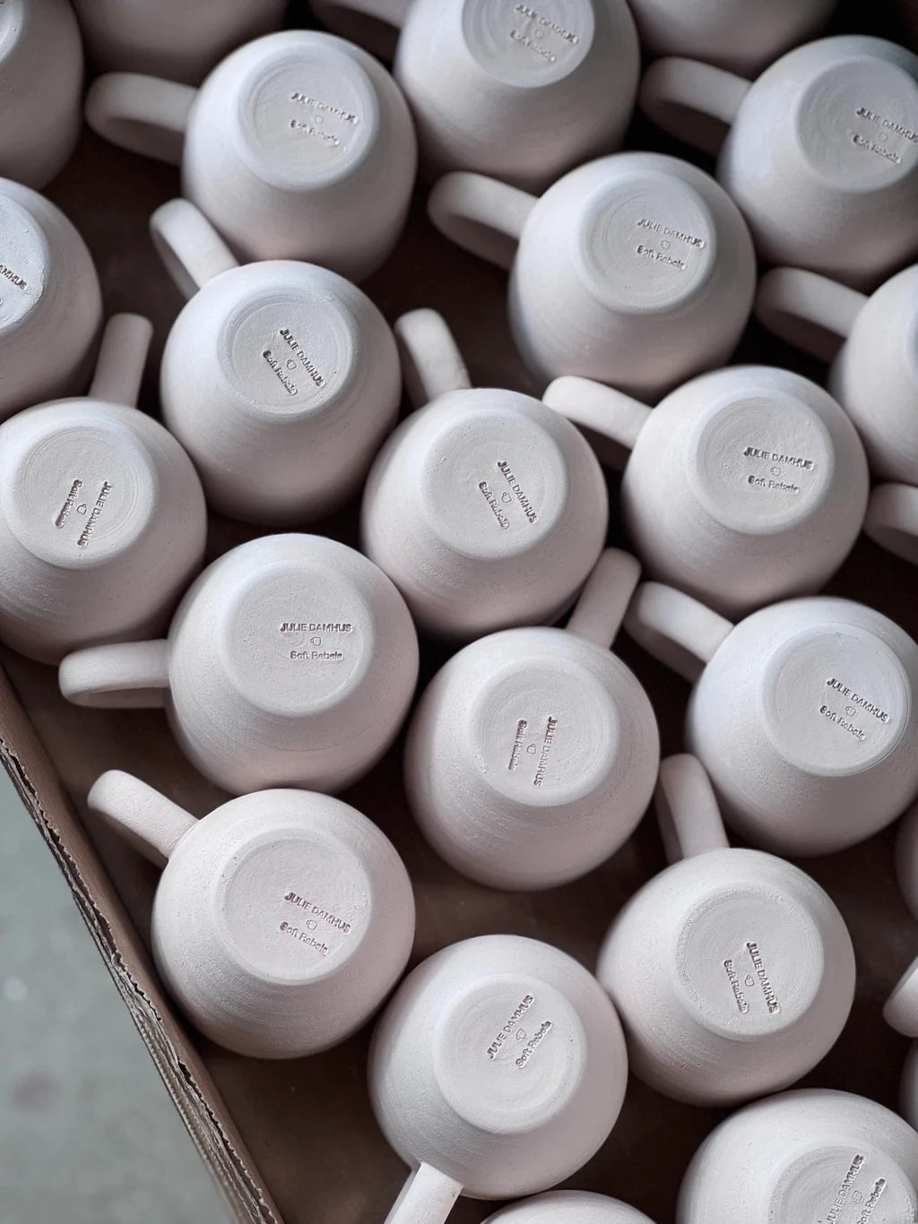 Oda Kop Med Hank, Rosa med blank glasur - Julie Damhus/Soft Rebels