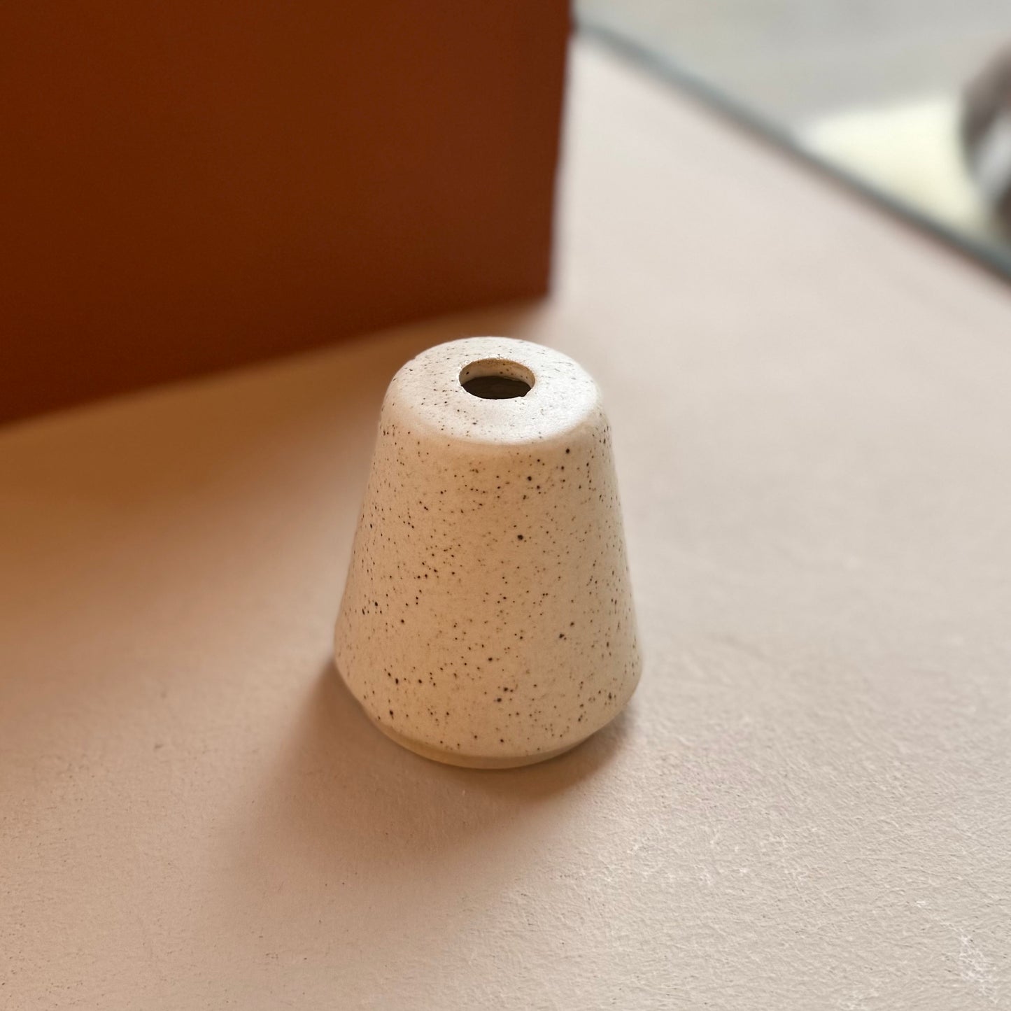 Tybo vase, Eggshell White