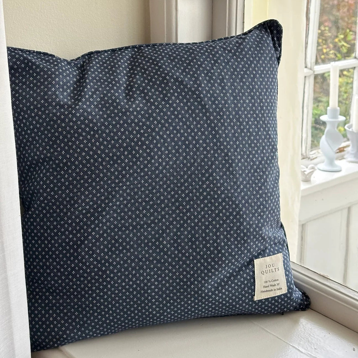 JOU piping cushion 45x45 cm - dots dark blue