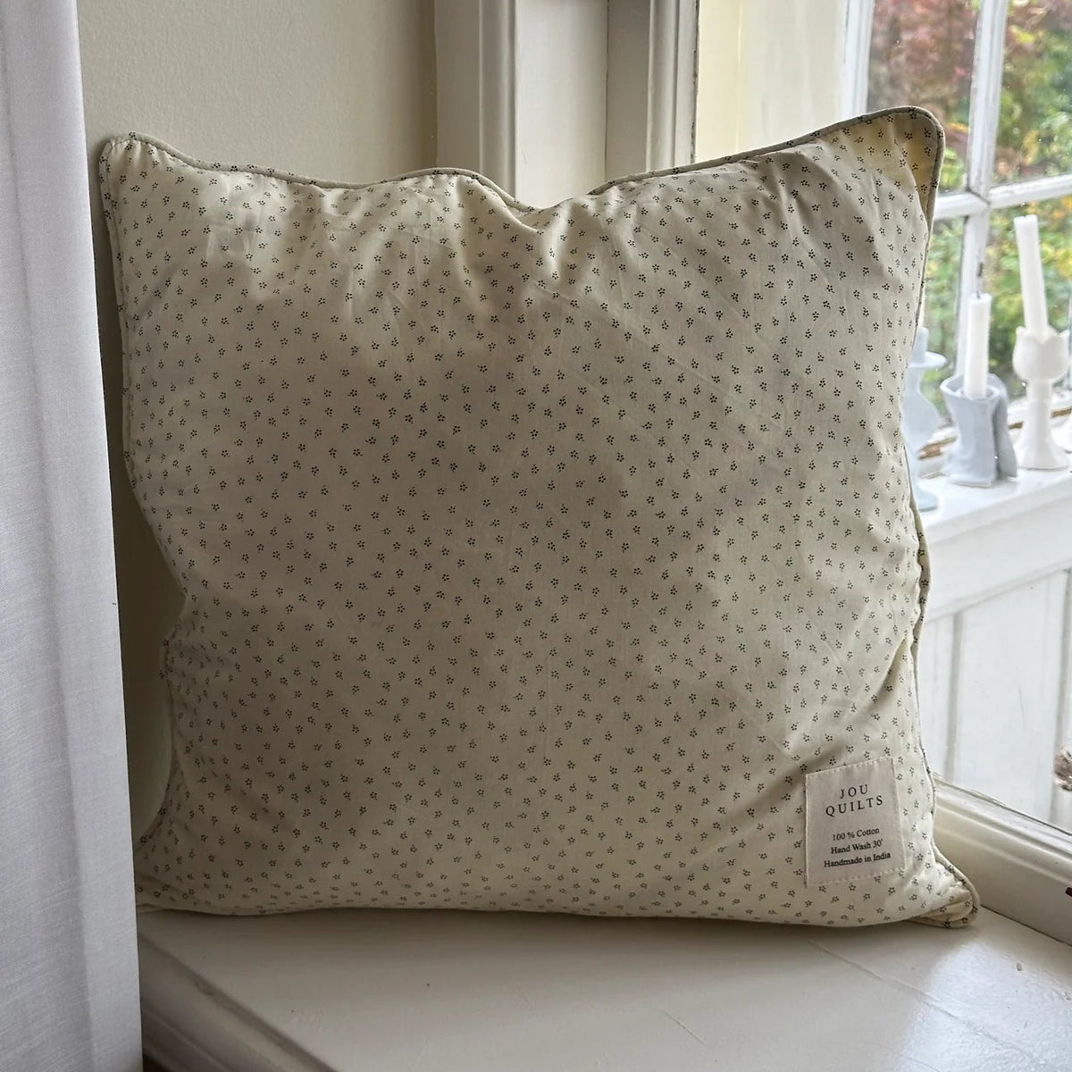 JOU piping cushion 45x45 cm - blue small flowers