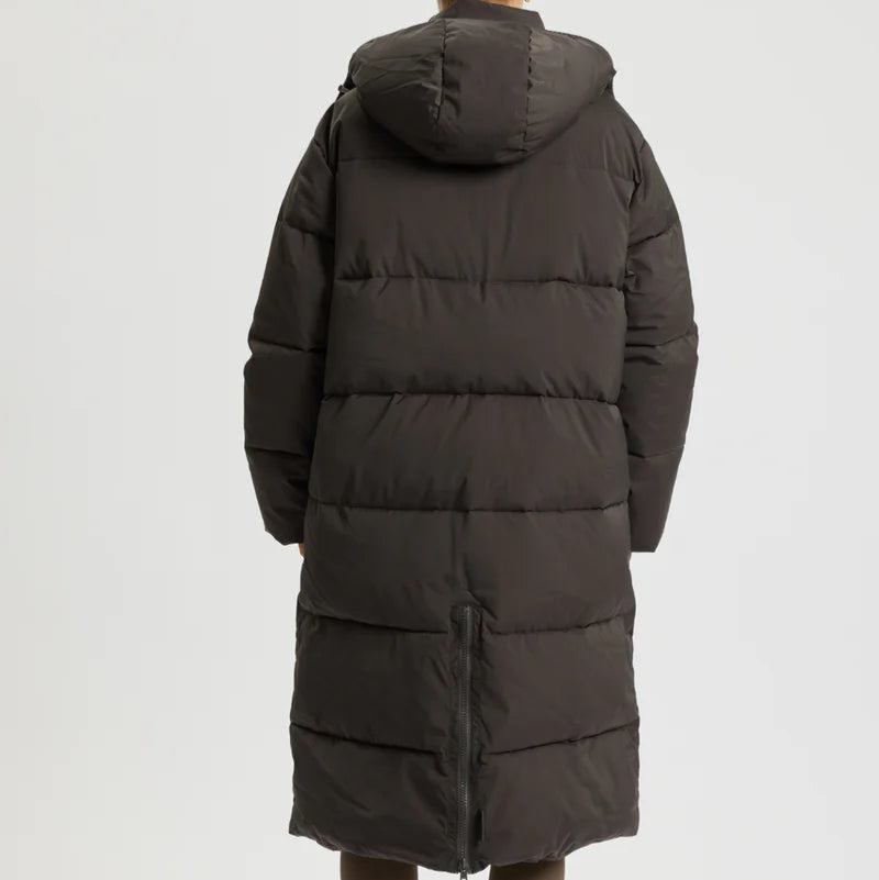 LANG PUFFER JAKKE SHELTER, ALMOST BLACK