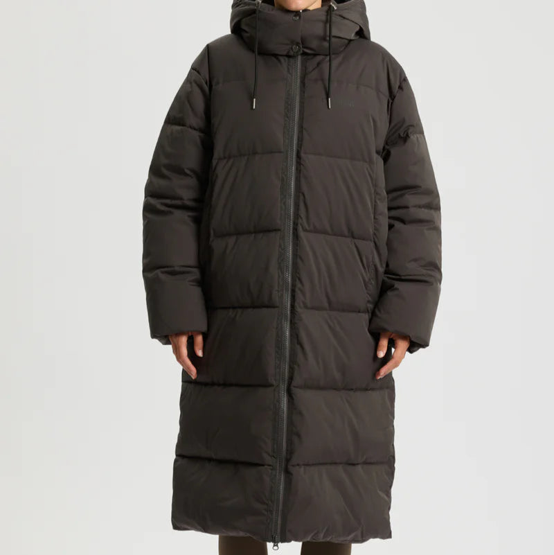 LANG PUFFER JAKKE SHELTER, ALMOST BLACK