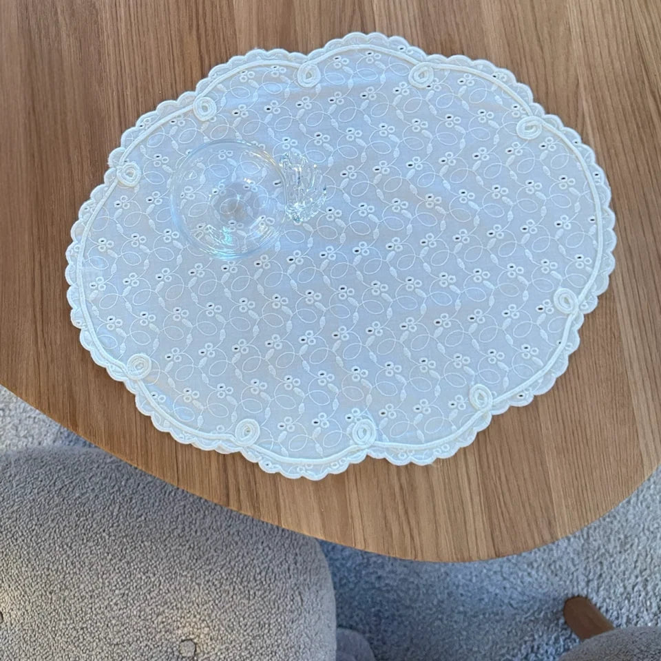 JOU oval embroidery placemat / design 2