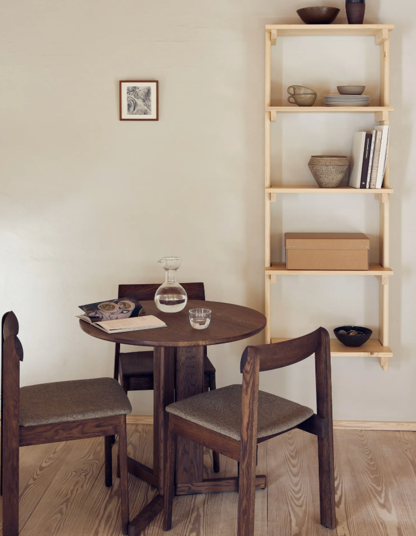 Trefoil Round Table Ø75 3 Legs, Smoked Oak