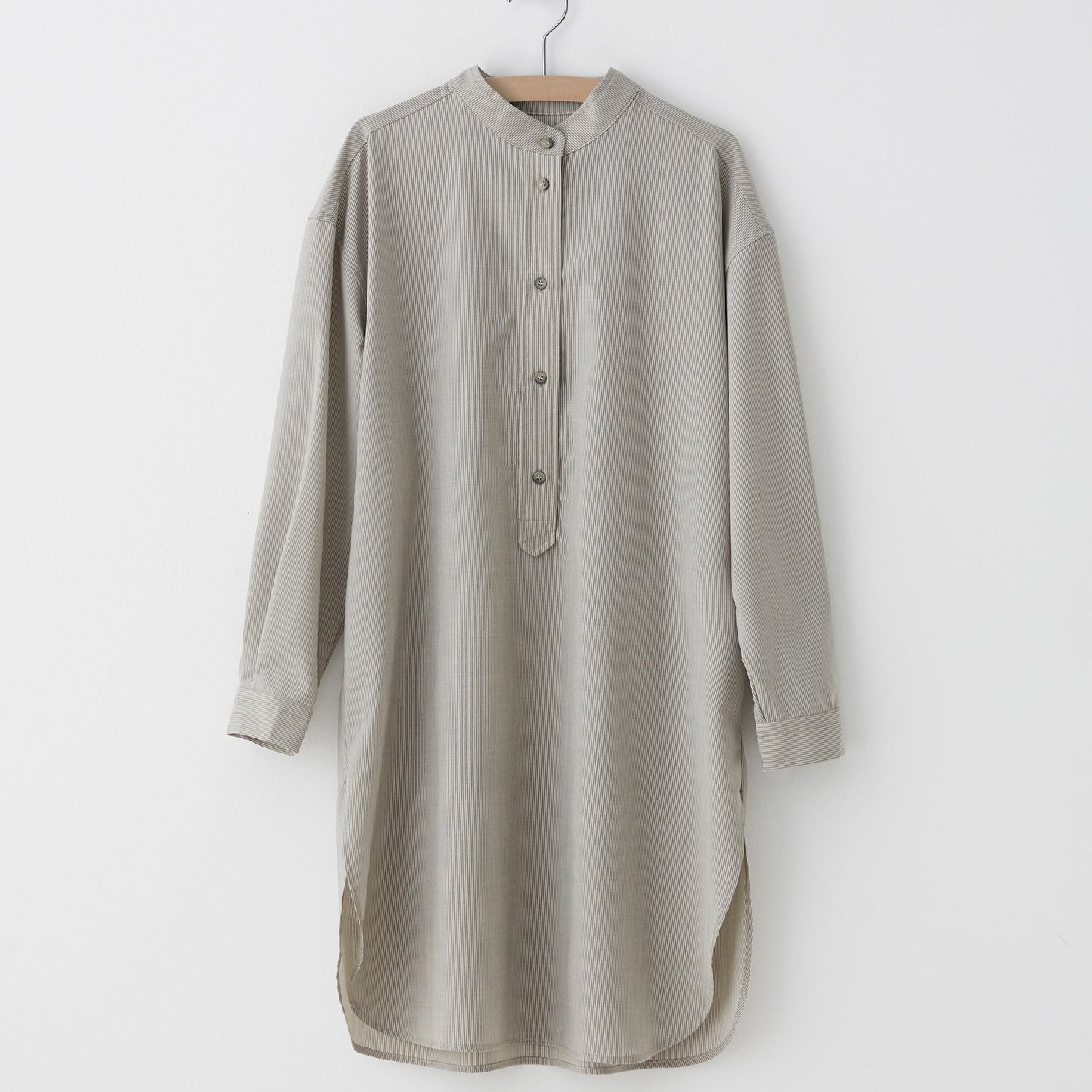 Agnes knee shirt, light grey stripe - Fabulous Agenda