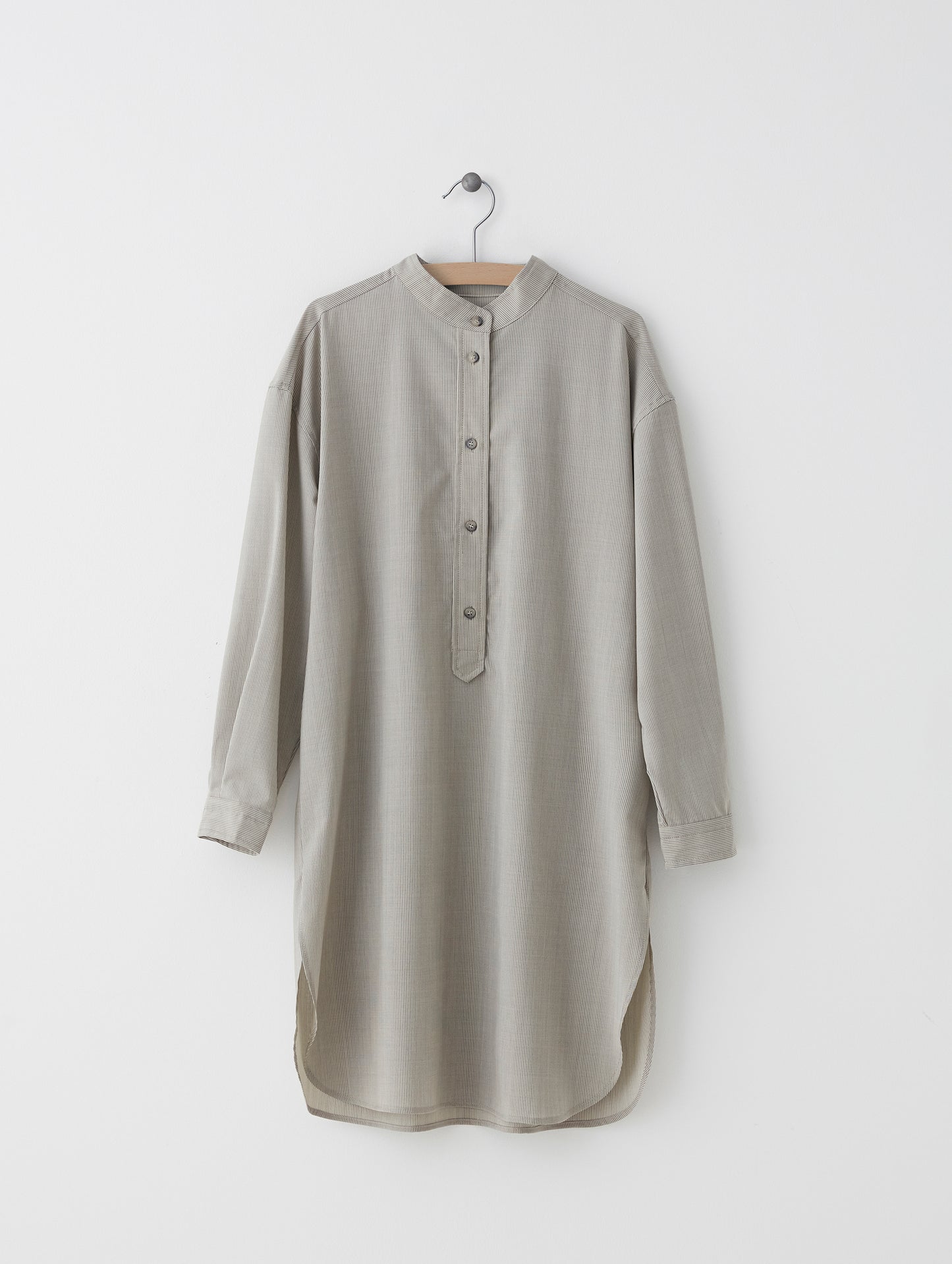 Agnes knee shirt, light grey stripe - Fabulous Agenda