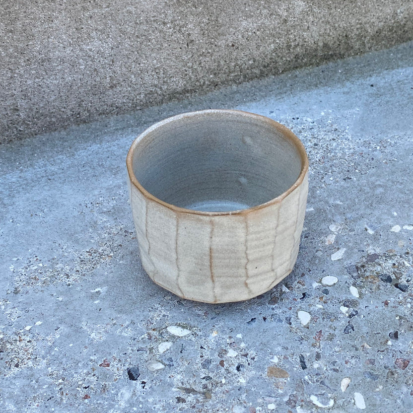 Facet kop - Beige glasur (Helle Dahl Keramik)