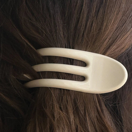 Julie Flat Claw, Nata