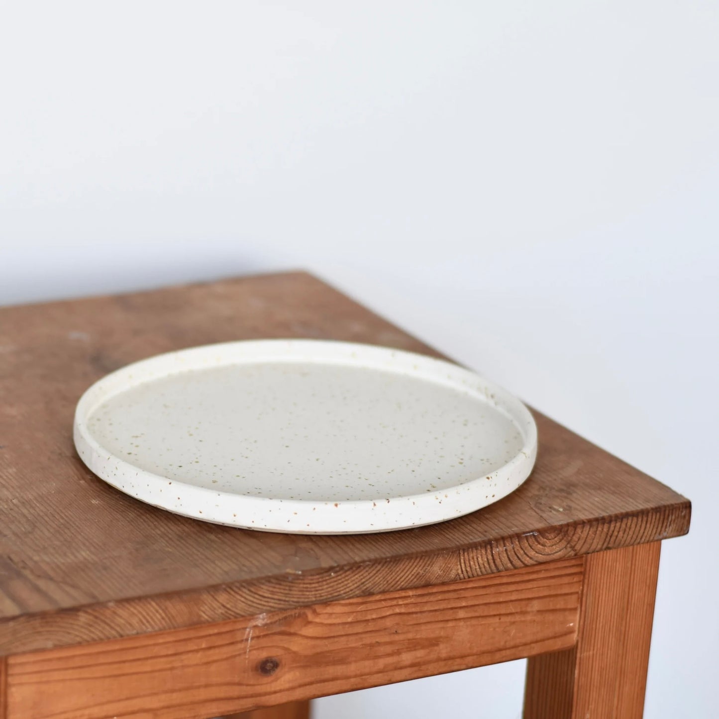Medium Plate - Spots - Måne Ceramics Studio